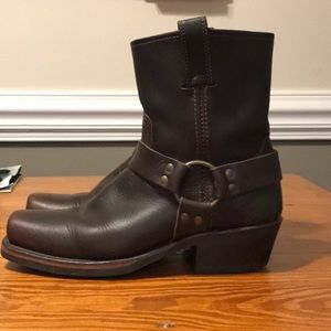 Like new! Frye 8R Harness Boots in Brown, size 8.5